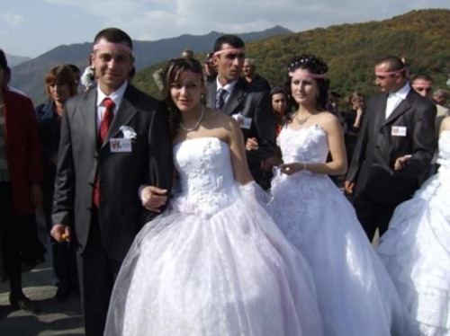 Свадьба 700 пар в Арцахе.